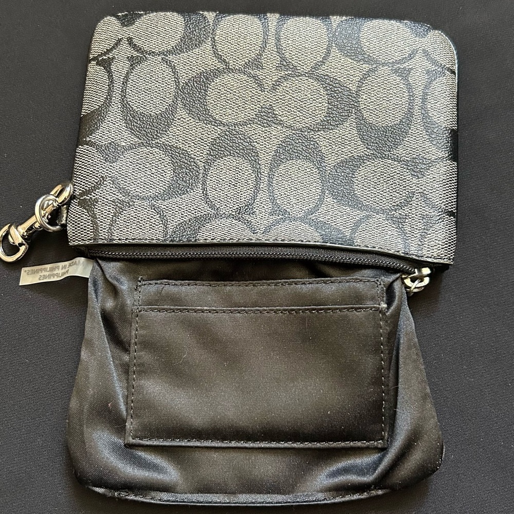 Coach Wristlet with card slots - Picture 8 of 8